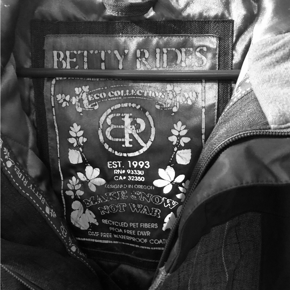 Betty Rides Snow Boarding/Ski Jacket Size S - Picture 2 of 3